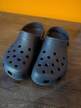 Crocs Navy Blue Juniors Size 5 EUC
